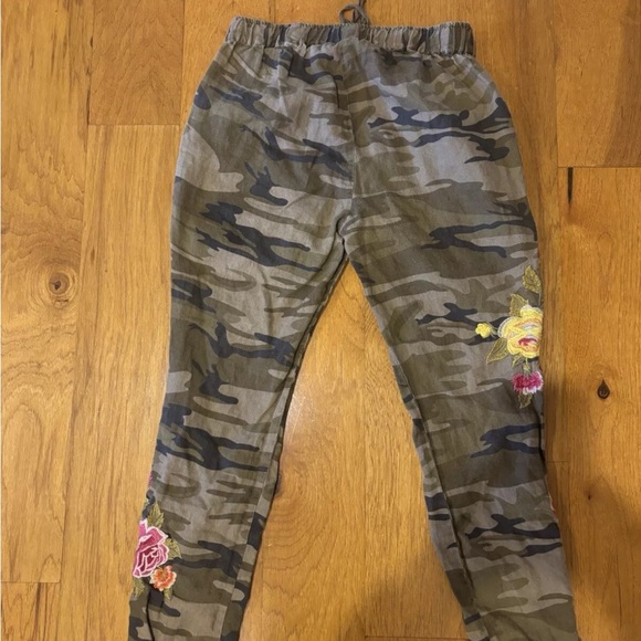 JOHNNY WAS Vella Camo-Print Cropped Linen Pants Size XS - Picture 6 of 10